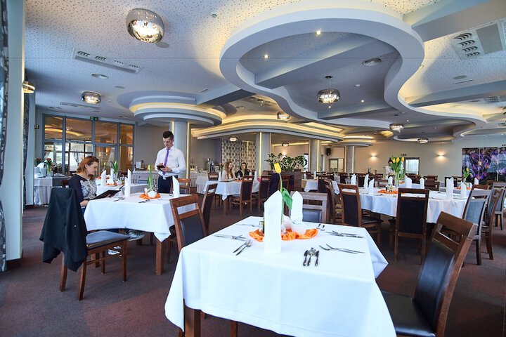 Dining 52 of 81