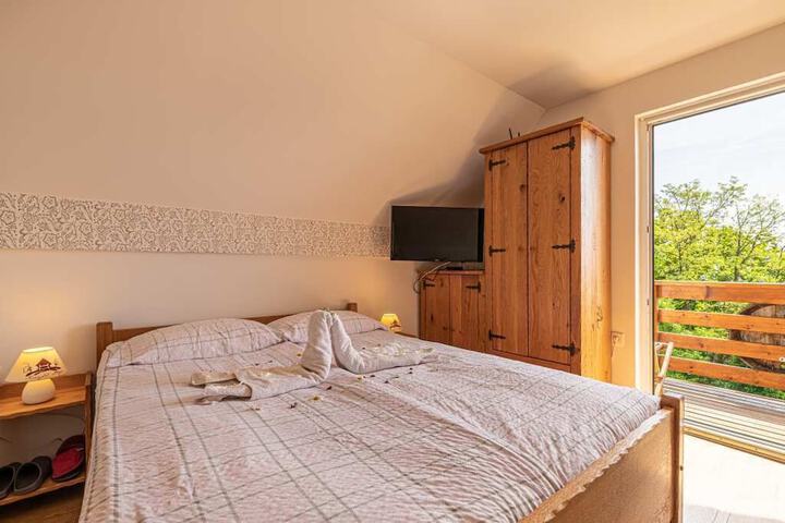 Room 3 of 27
