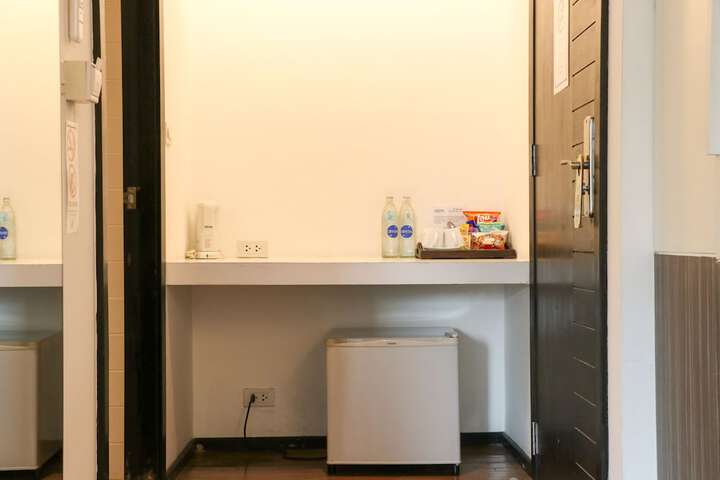 Lounge 49 of 80
