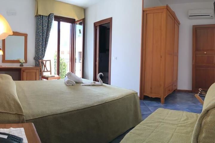 Room 6 of 45