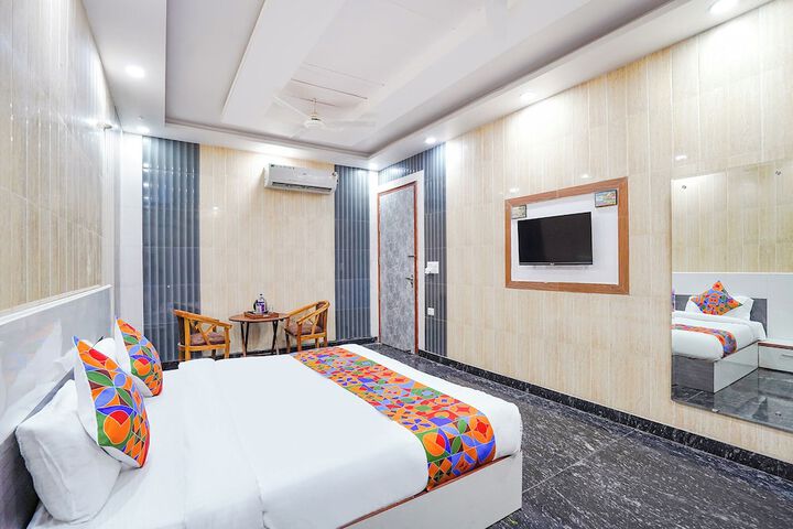 Room 9 of 29