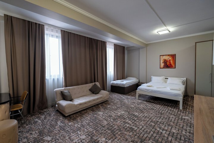 Room 13 of 16