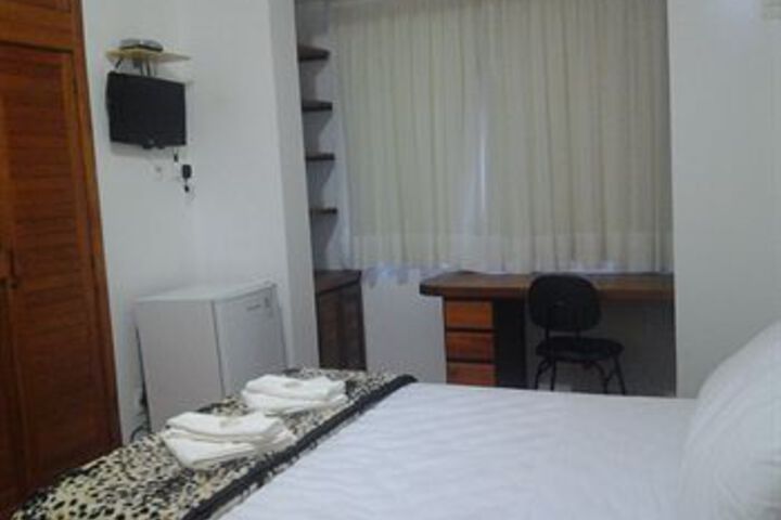 Room 11 of 18