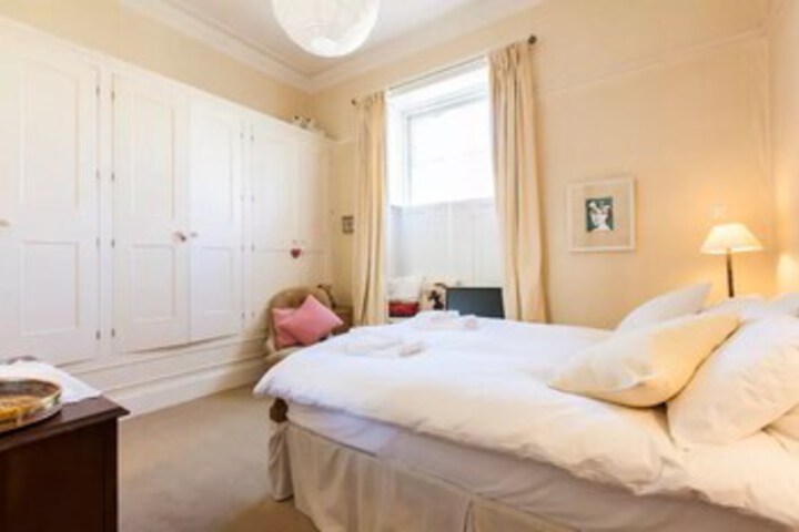 Room 10 of 13