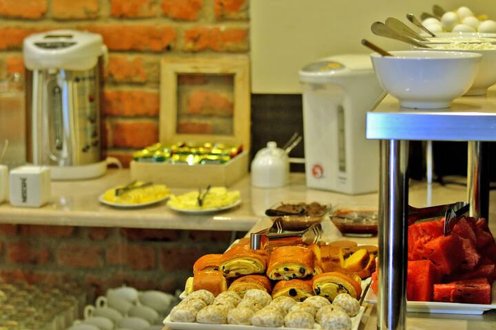 Breakfast/Coffee Service 77 of 134