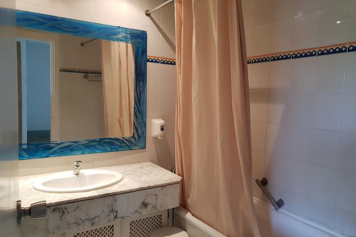 Room 10 of 26