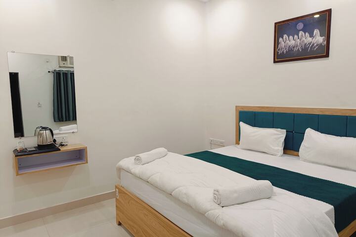 Room 9 of 31