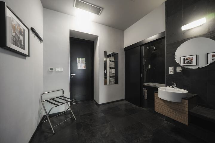 Room 18 of 97