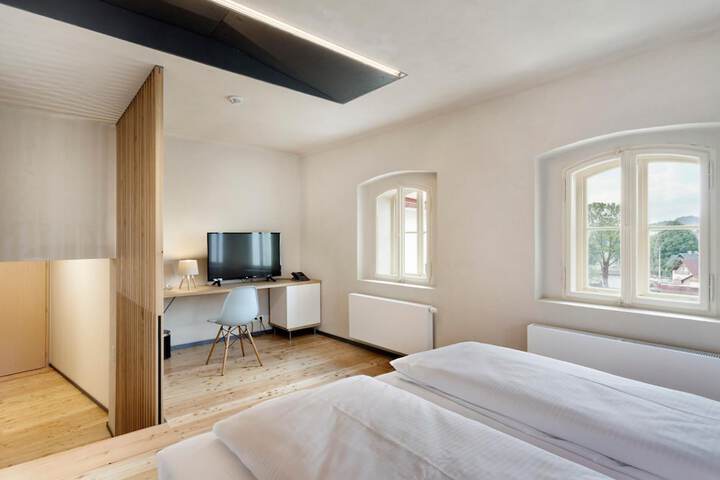 Room 15 of 38