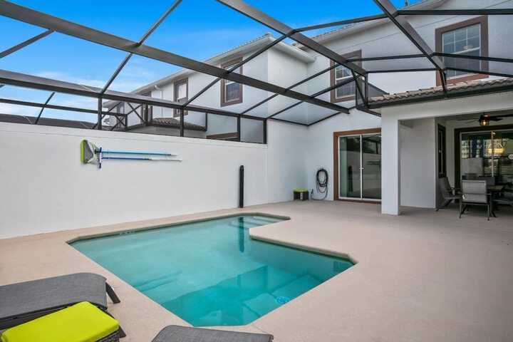 Pool 18 of 26