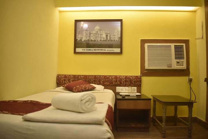 Room 9 of 12