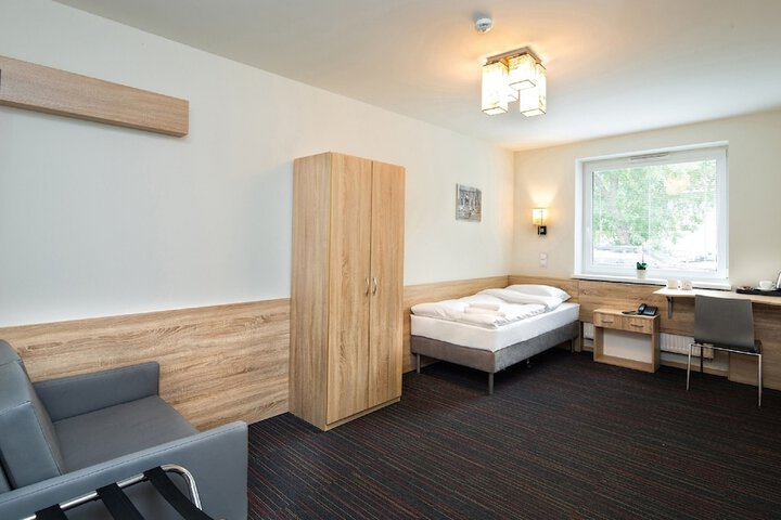 Room 11 of 38