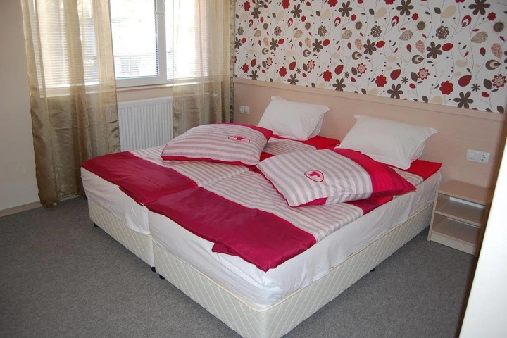 Room 2 of 10