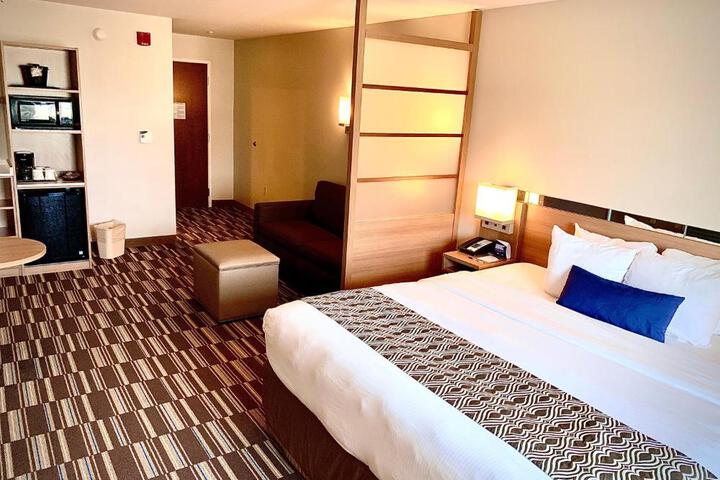 1 King Bed Studio Suite (2 of 6)