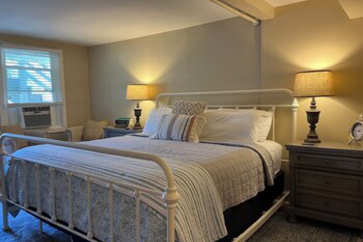 Room 118 of 297