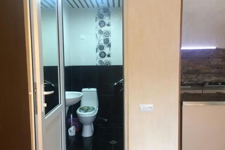Room 6 of 14
