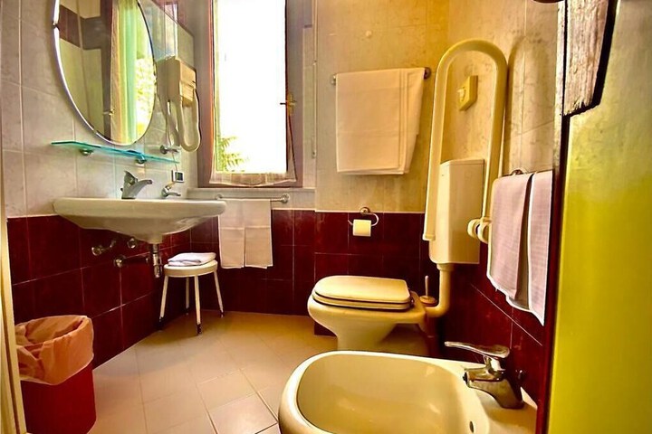 Room 22 of 49