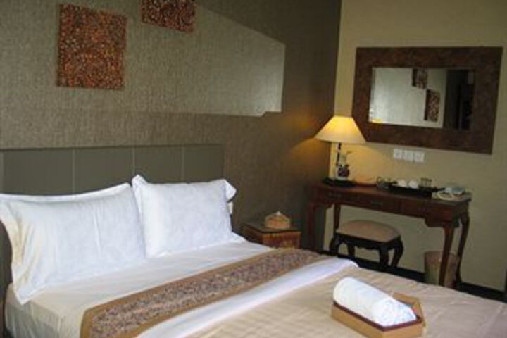 Room 13 of 23