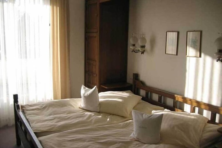 Room 2 of 48
