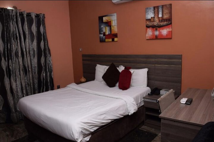 Room 5 of 19