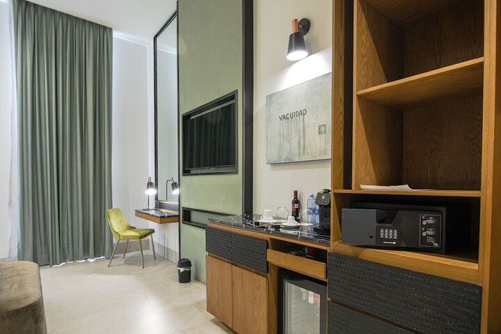Room 13 of 84