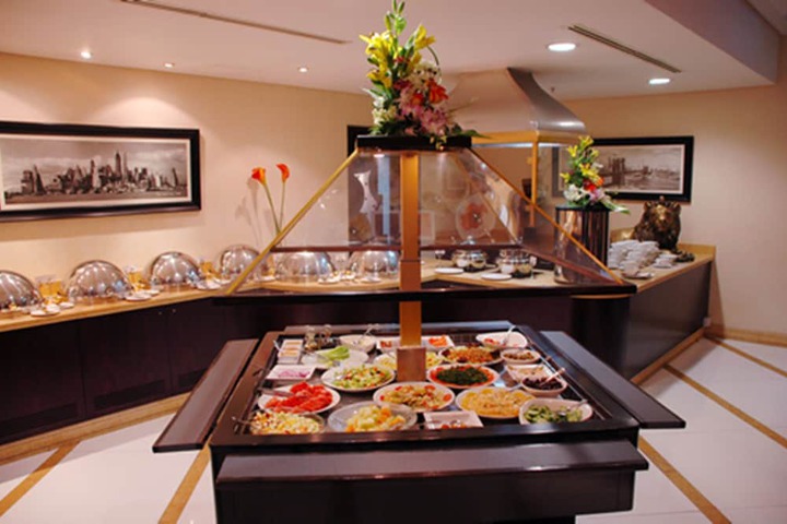 Dining 55 of 78