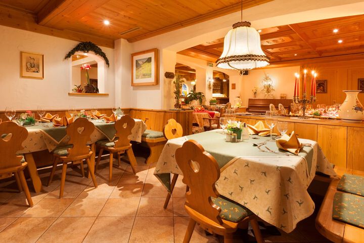 Dining 50 of 68