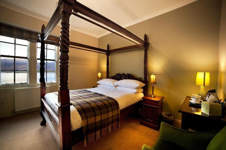 Room 12 of 25