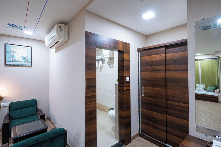 Room 10 of 34