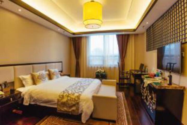 Room 7 of 9