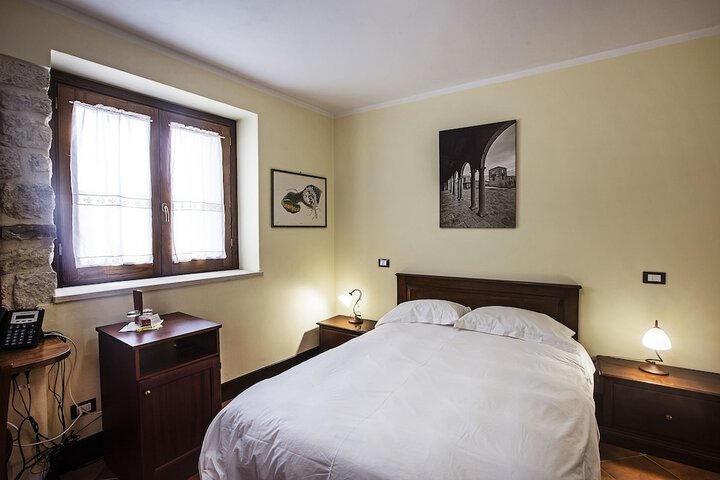 Room 8 of 34