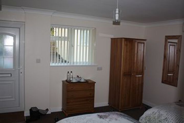 Room 10 of 14