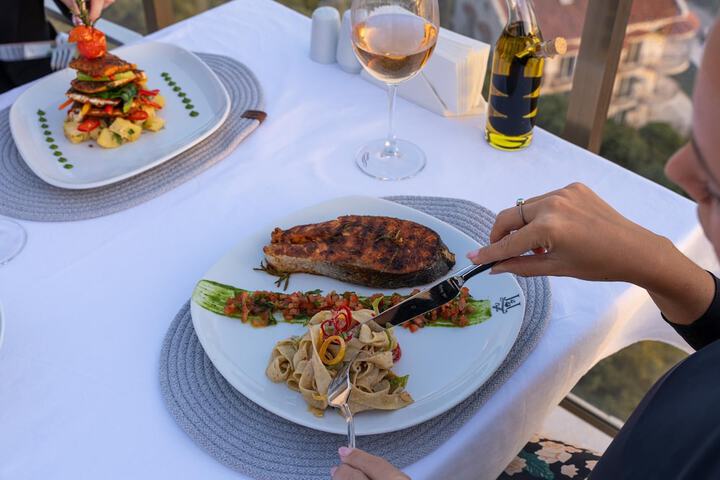 Dining 101 of 128