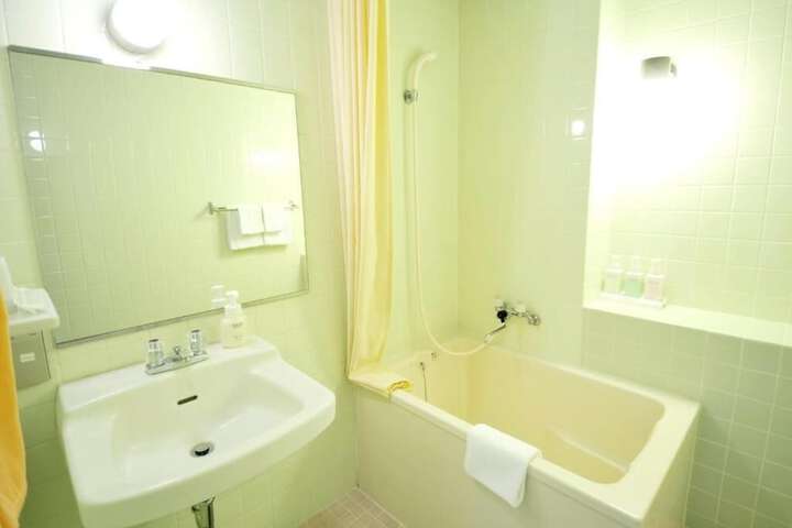 Room 18 of 27