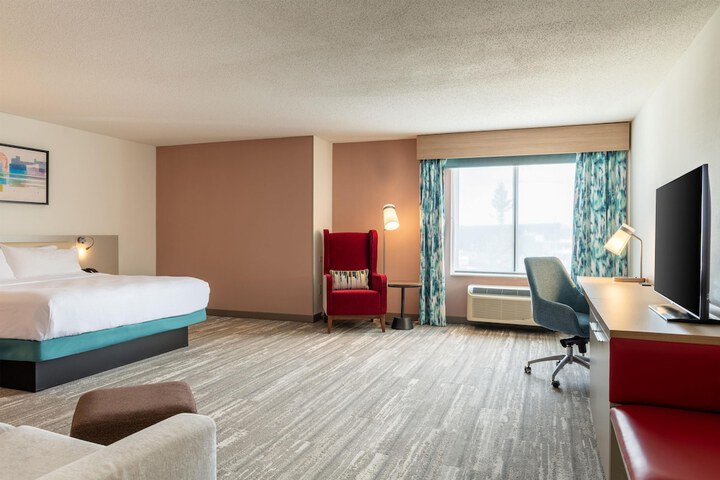 Room 8 of 80