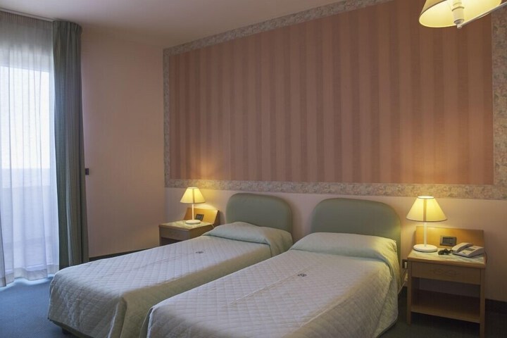 Room 7 of 26