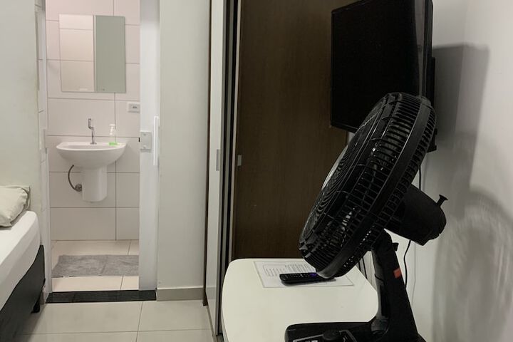 Room 11 of 33