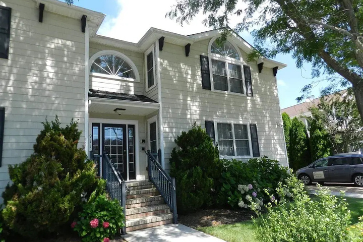 Exterior of Cm911 Columbia Avenue-2