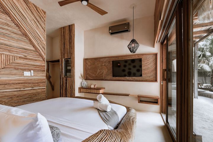 Room 3 of 110