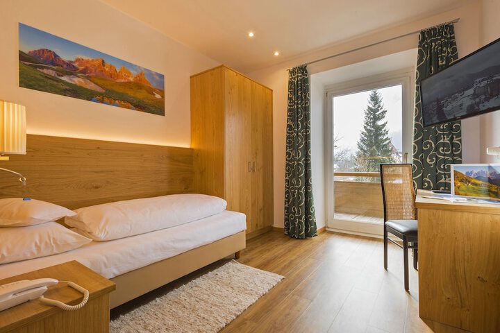 Room 10 of 31
