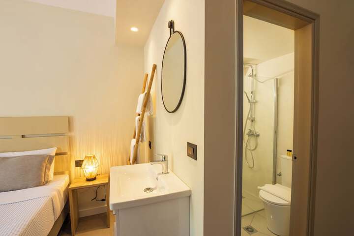 Room 12 of 25