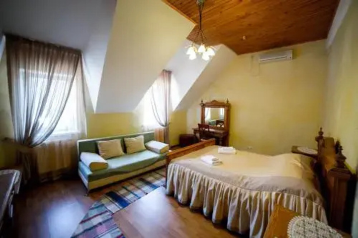 Room 6 of 20
