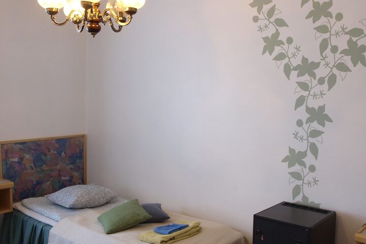 Room 4 of 42