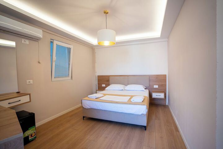 Room 16 of 32