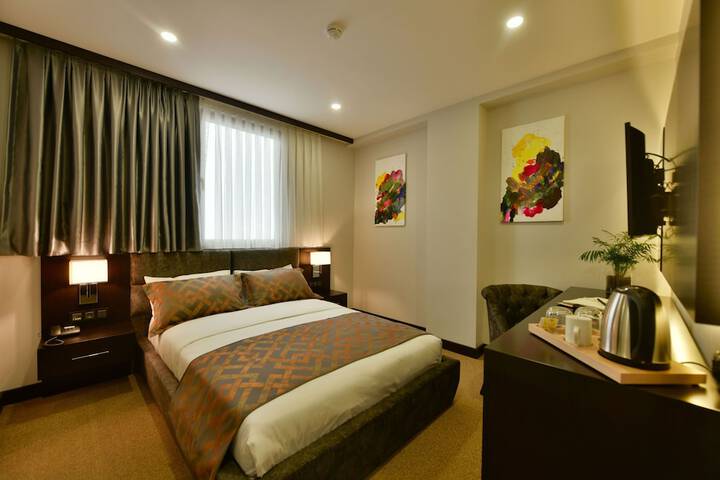Room 35 of 102