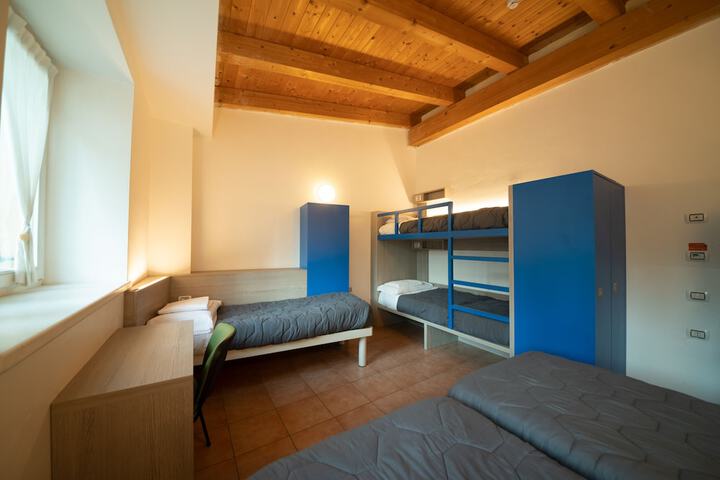 Room 12 of 46