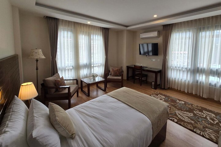 Room 3 of 20
