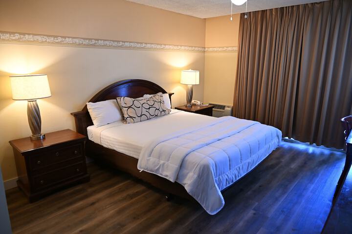 Room 32 of 65
