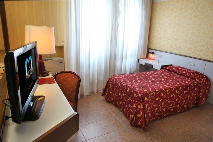 Room 9 of 130