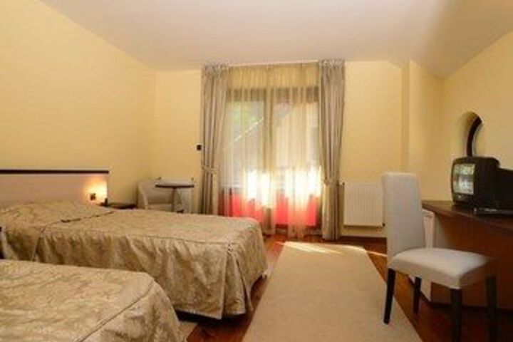 Room 12 of 28
